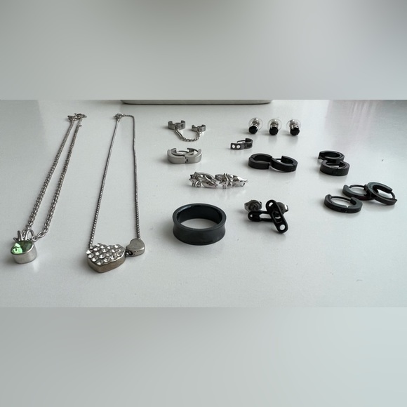 Bundle of necklaces and earrings - Picture 2 of 2